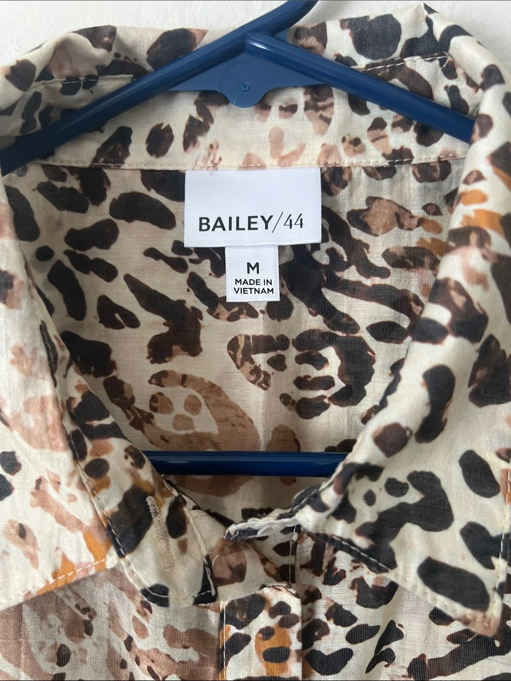 Like New! Bailey 44 Beige Brown Black Animal-Print Button-Up Shirt in M